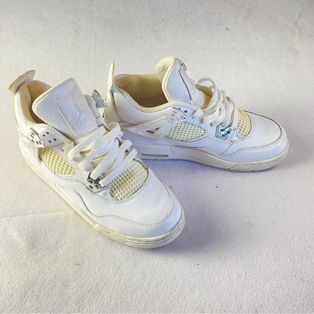 Nike Jordan Retro 4 Big Kids White Sneakers Size 5.5 Silver Jumpman Basketball
